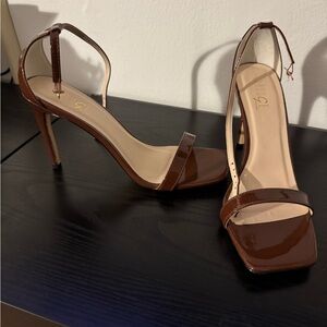Rouge Helium Glossy Brown Heels